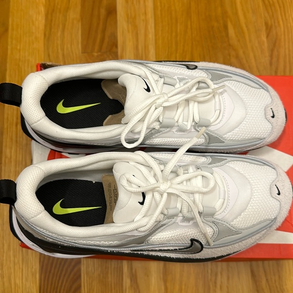 Brand new women’s Nike Air max - Picture 1 of 5